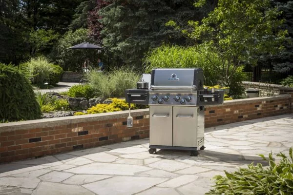 Broil King Regal S 490 IR Gas BBQ + Free Tools