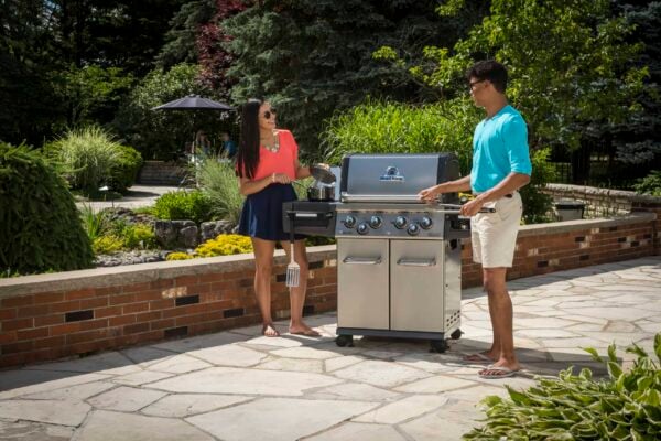 Broil King Regal S 490 IR Gas BBQ + Free Tools