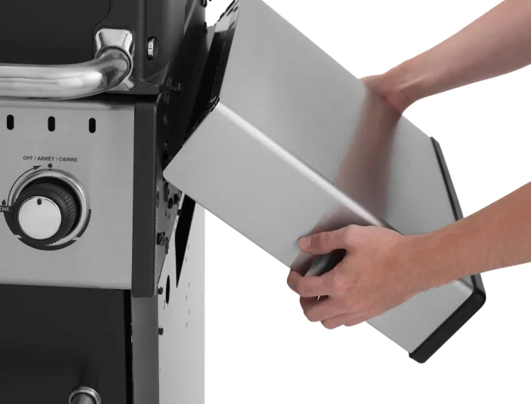 Broil King Baron S 490 IR foldable side shelves