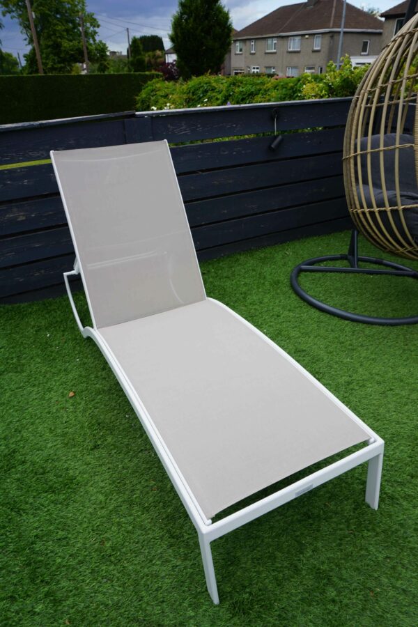 Derby Aluminum Sling Sun Lounger – White