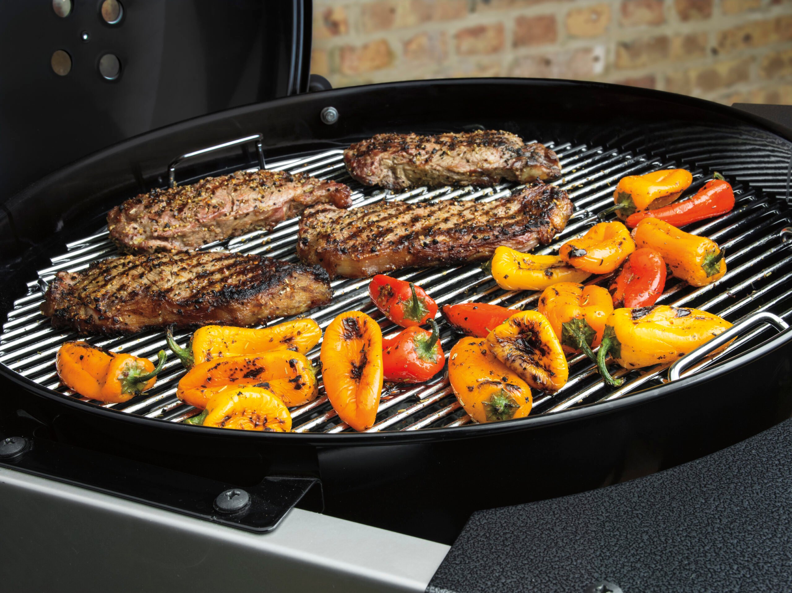Weber Performer Deluxe 57cm