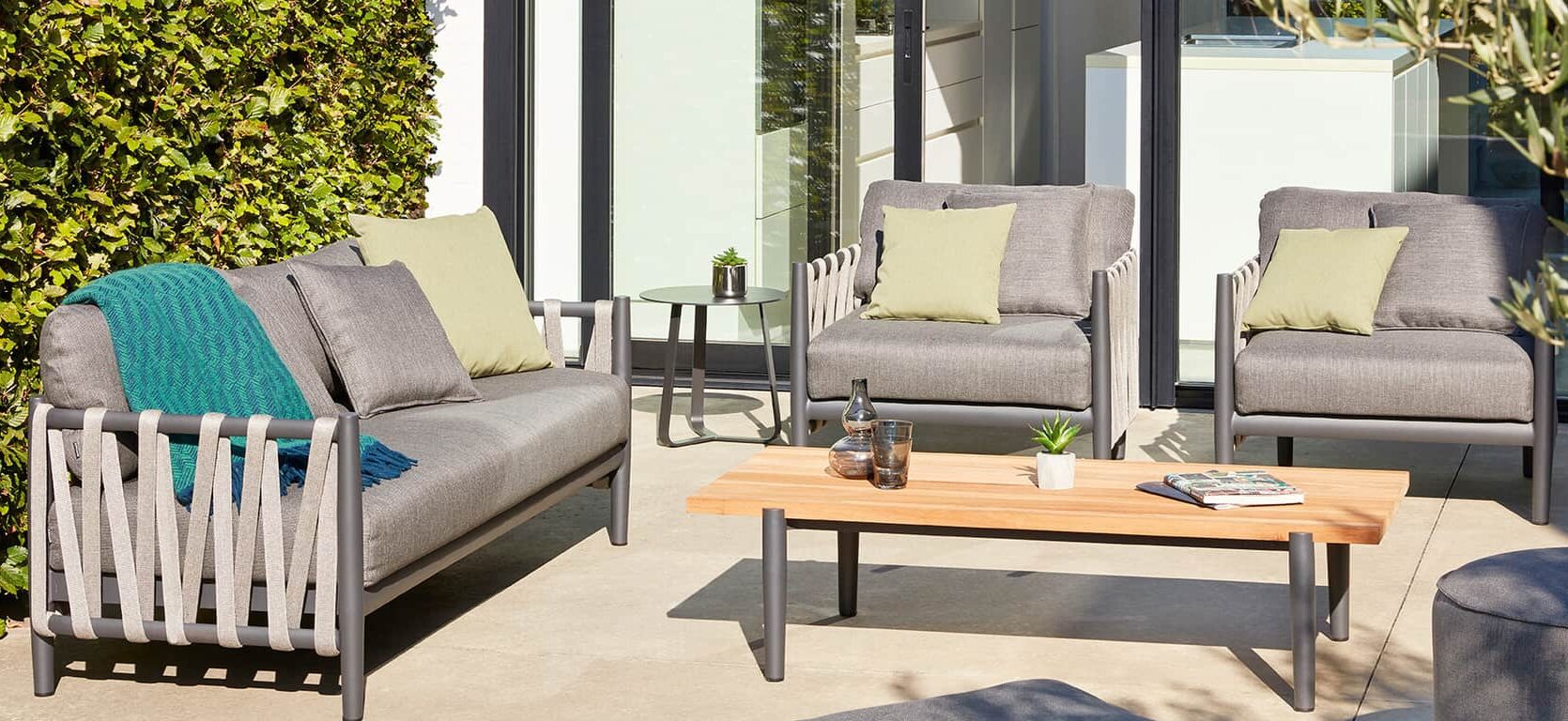 Switch Rope Outdoor Furniture Set