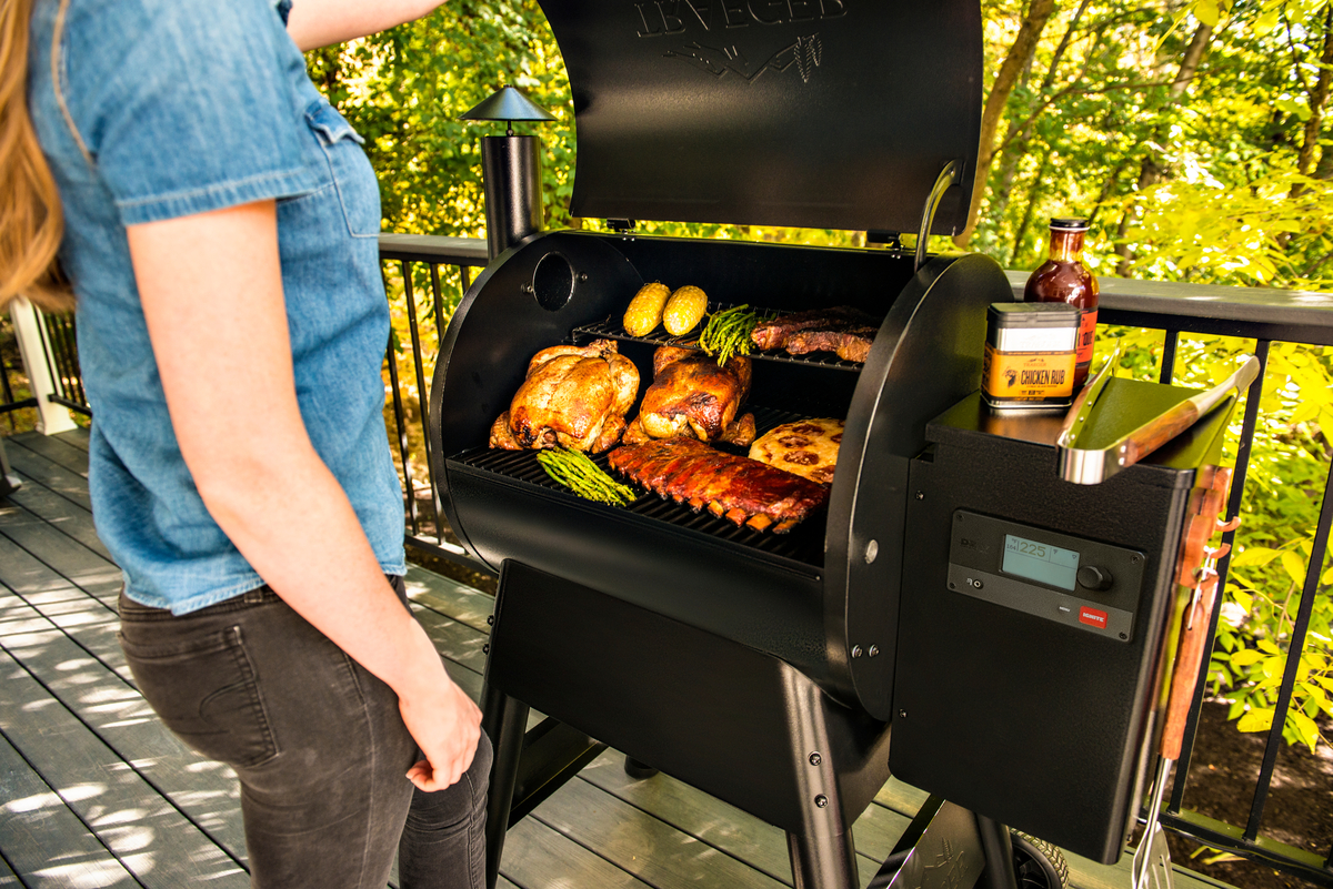 Traeger Pro 575 Pellet Grill – Black
