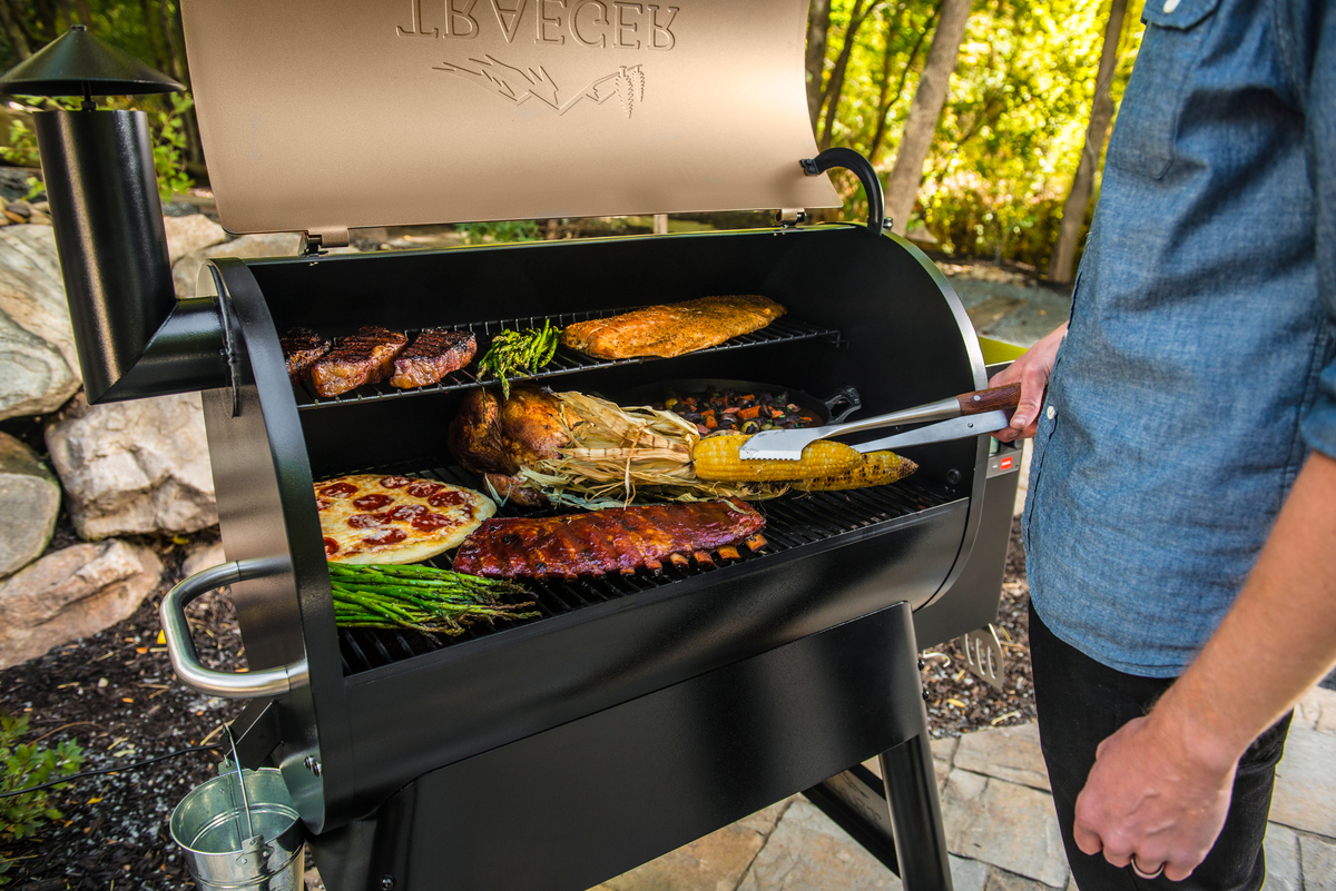 Traeger Pro 780 Pellet Grill – Black