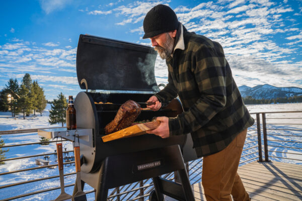 Traeger Ironwood Series 885 Pellet Grill