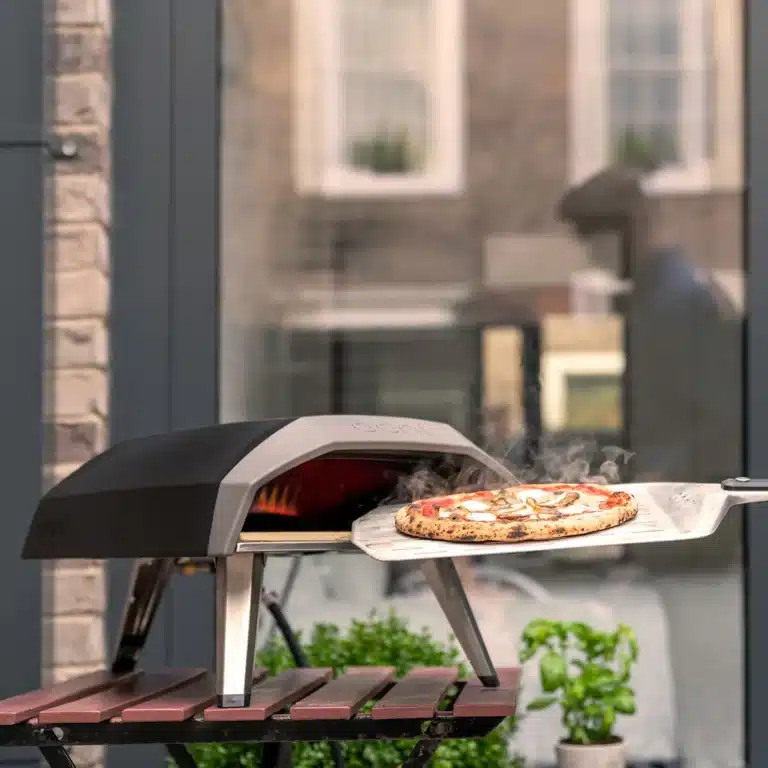 Ooni Koda 12 pizza oven and doing a fresh pizza out of the oven