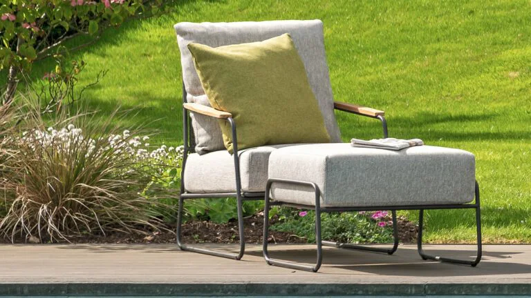 4 Seasons Outdoor Balade Lounge Chair and footrest