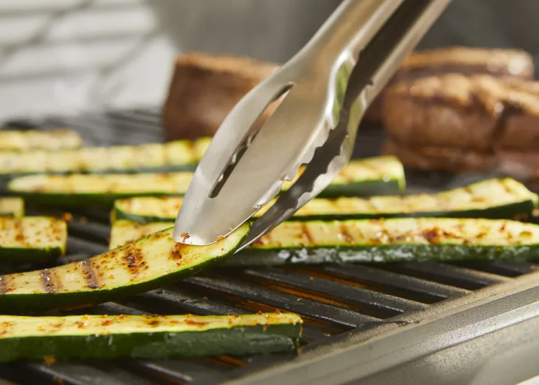 The Grip of Weber Precision Tongs - Weber BBQ Accessories - Weber Barbecue