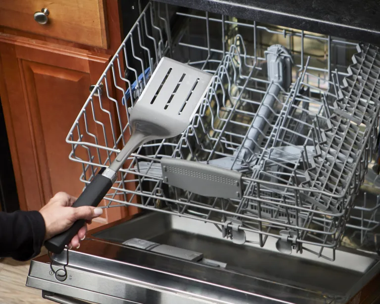 Weber Precision Grill Spatula is Dishwasher Safe - Weber BBQ Accessories Ireland