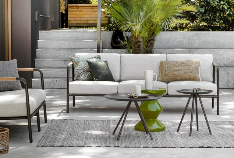Apple_Bee_Elle_Open-Back-Seater
