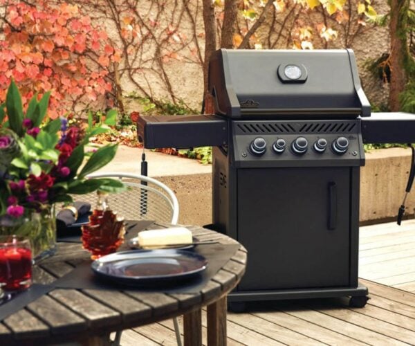 Napoleon Phantom Rogue SE 425 RSIB Gas BBQ - Lifestyle Shot 1