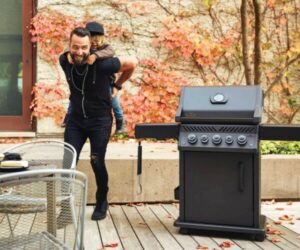 Napoleon Phantom Rogue SE 425 RSIB Gas BBQ lifestyle