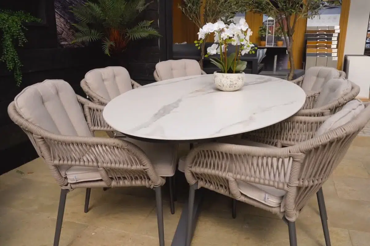 Scotland Table With Pescara Chairs - Outdoor Garden Furniture Ireland