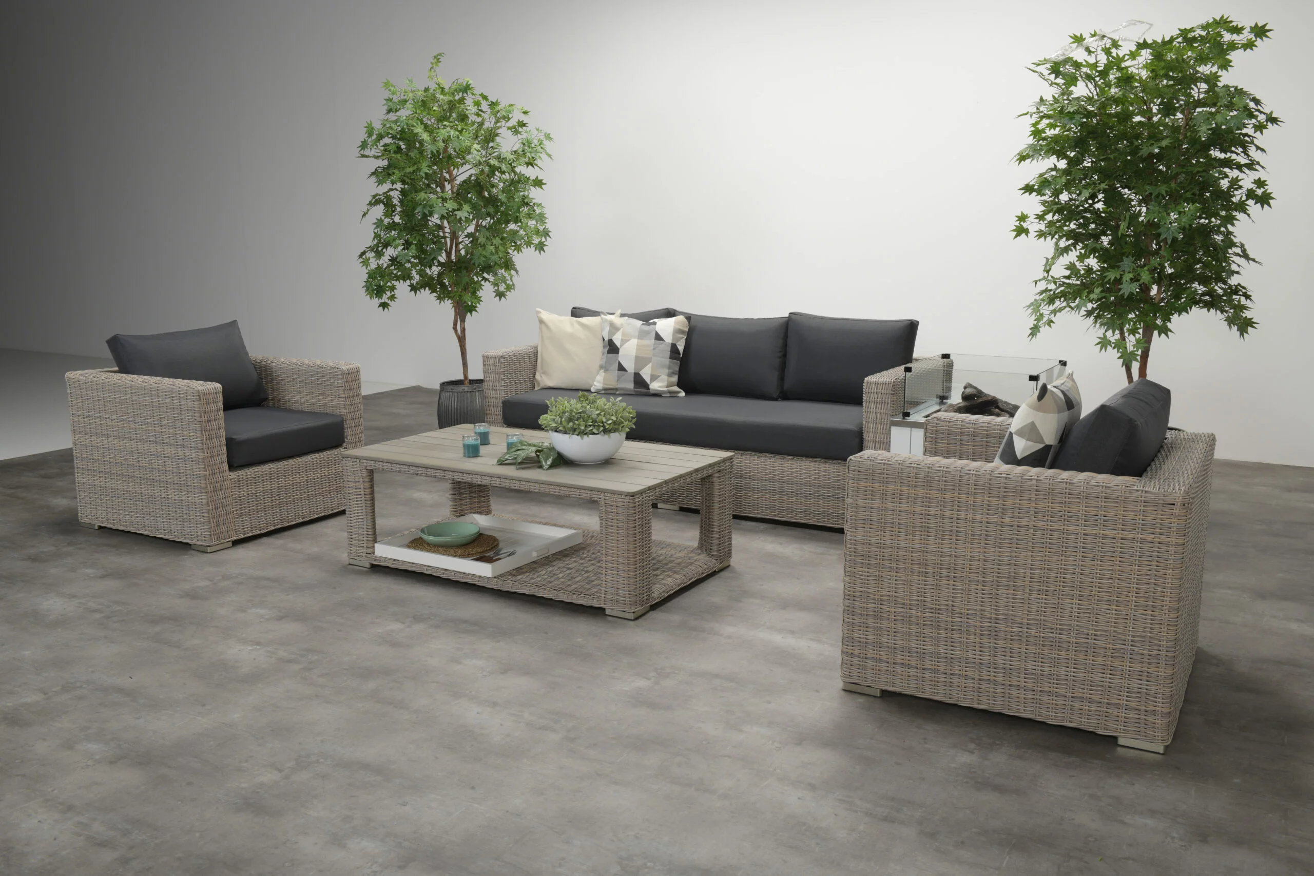 Valencia Lounge Table – Vintage Willow