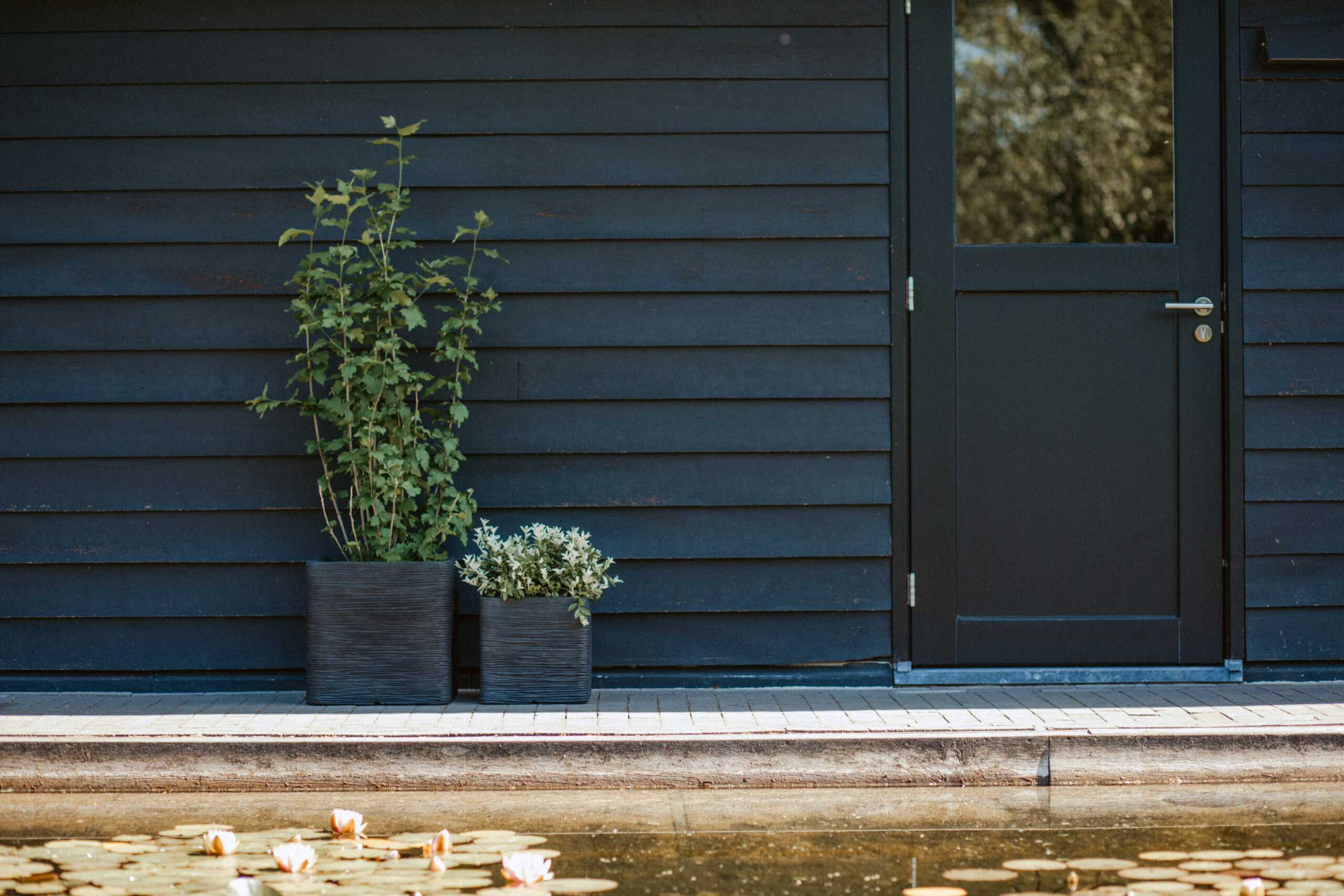 Capi Square Rib Black Planter – Medium
