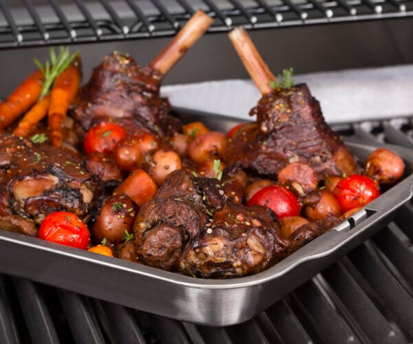 Broil King Roasting Pan with Meat