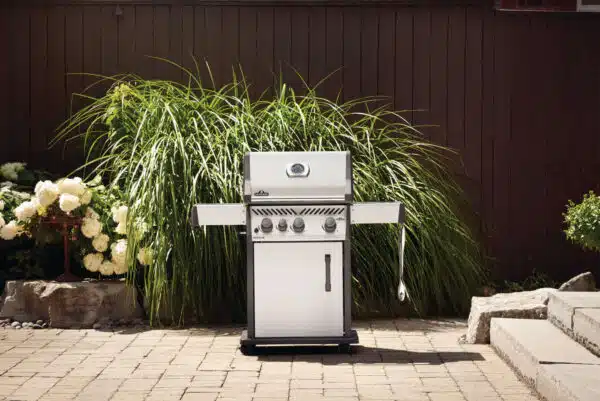 Napoleon Rogue XT 425 Propane Gas BBQ