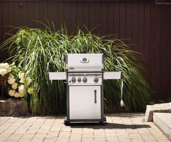 RXT425SIBPSS-1-Napoleon Rogue XT 425 propane Gas grill lifestyle