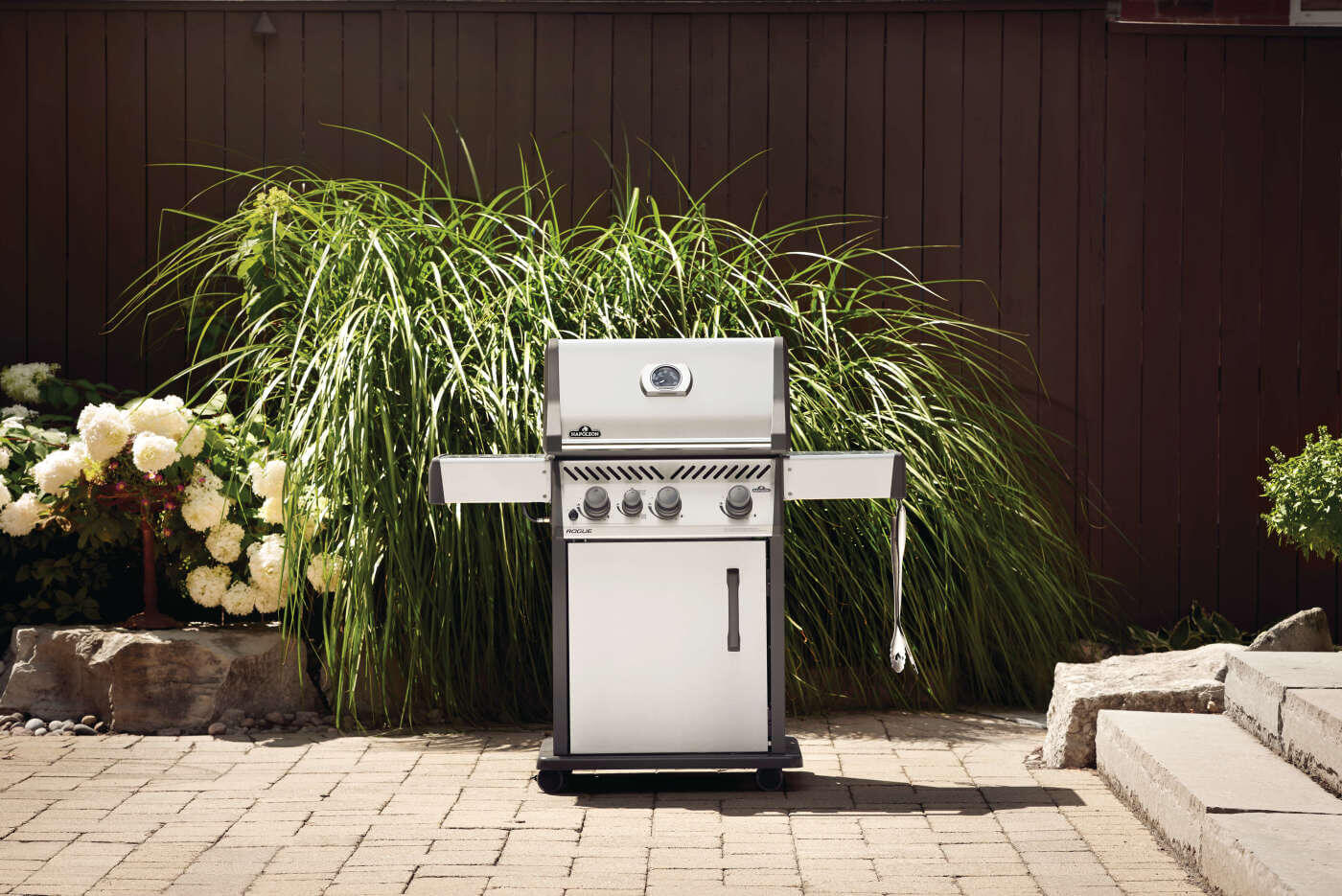 Napoleon Rogue XT 425 Propane Gas BBQ