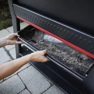 Pull-and-clean grease and ash management system in Weber Searwood XL 600 Pellet BBQ