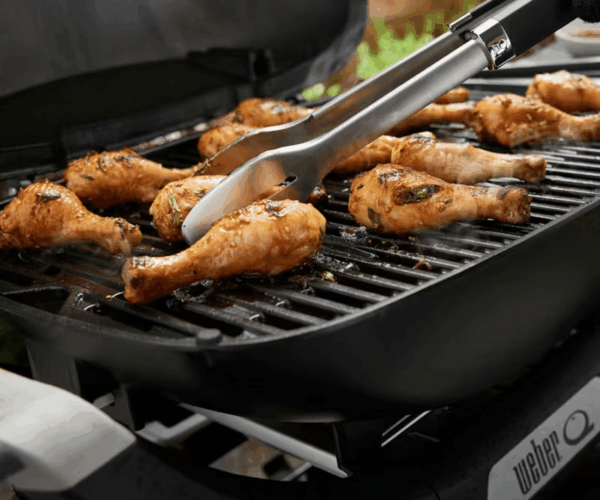 1501090-Weber-Q2200N-Gas-BBQ-compact-stand-cooking