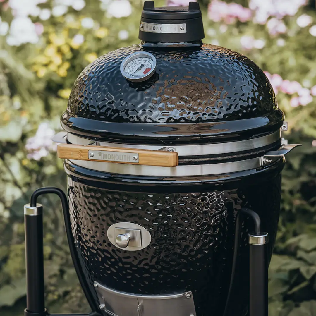Monolith Junior Pro-Series 2.0 in Black colour lifestyle pic