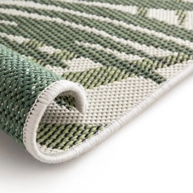Polypropylene outdoor rug for patios