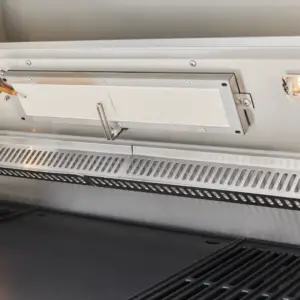 Beefeater 7000 Series BBQ open lid details